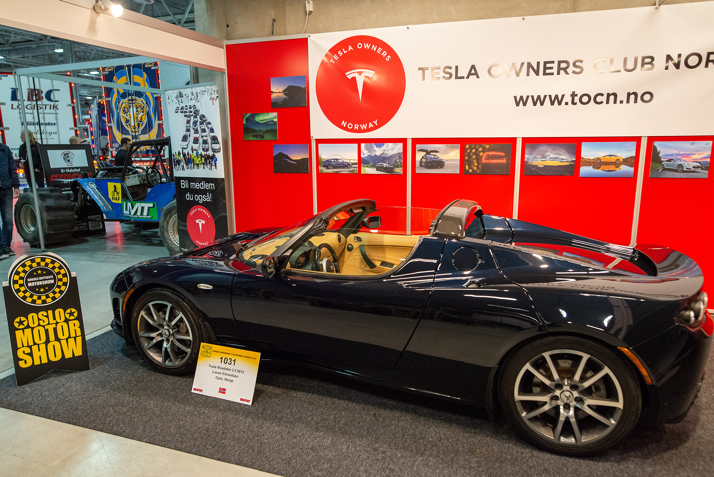 Tesla Roadster på messestand Oslo Motorshow 2021